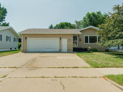 741 Albany Dr, Bismarck, ND, 58504