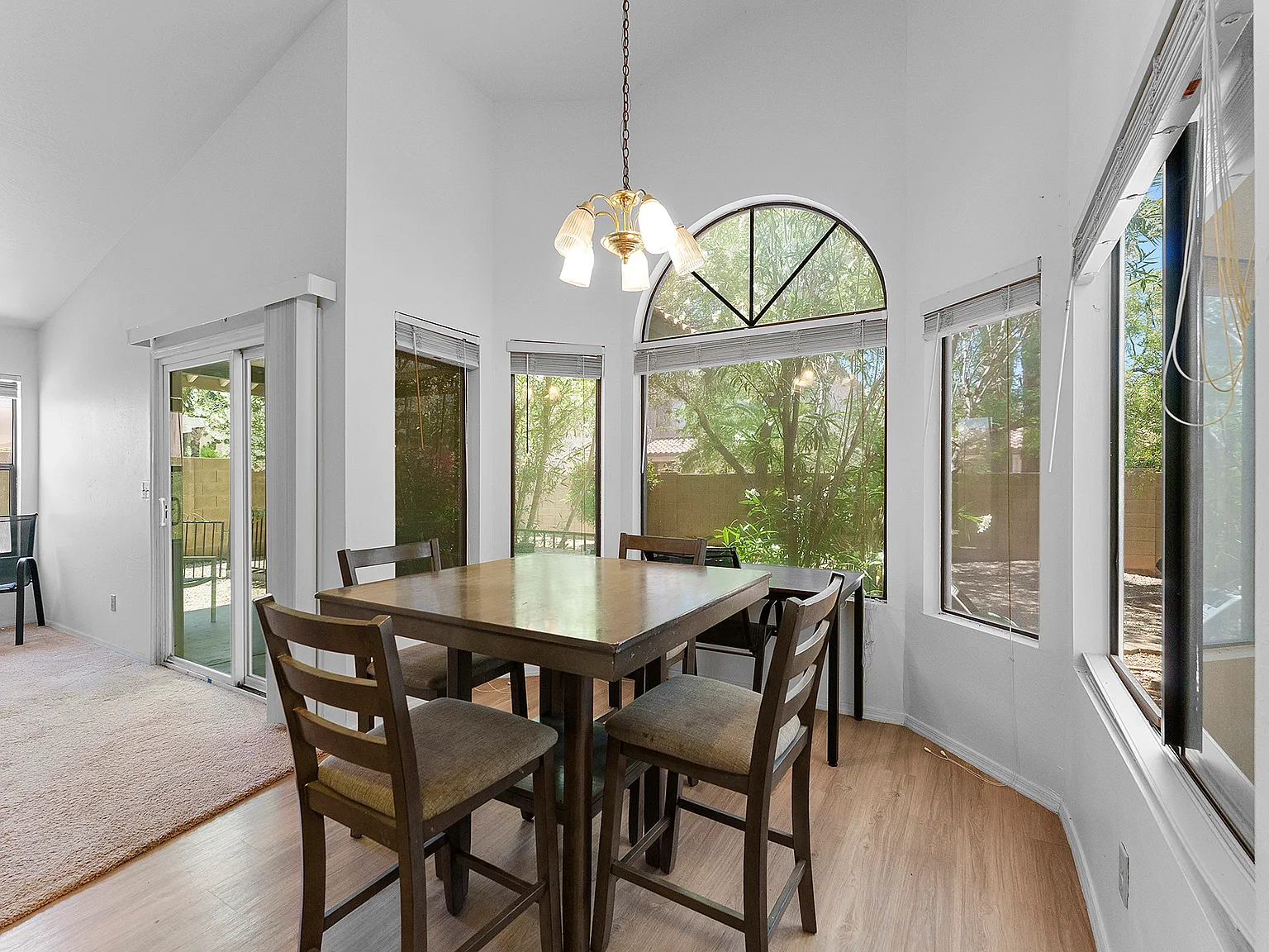 6 bed, 2446 sqft, $750 — Photo 1
