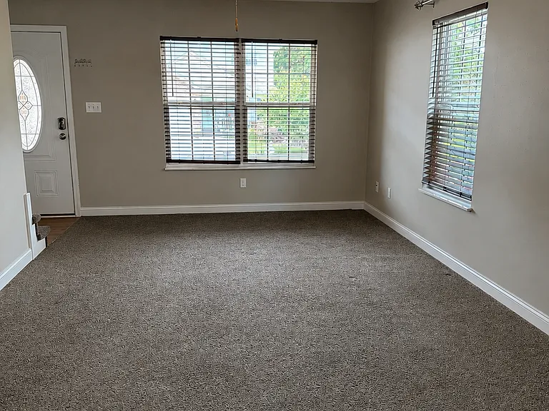 1005 Lennox Cir — Photo 4
