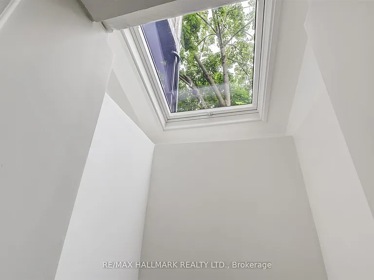 584 Logan Ave — Photo 15