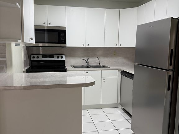 3rd image of 621 SW 93rd Ct
