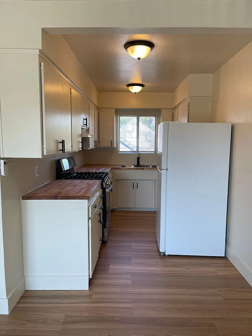 1090 N. Court Street — Photo 2