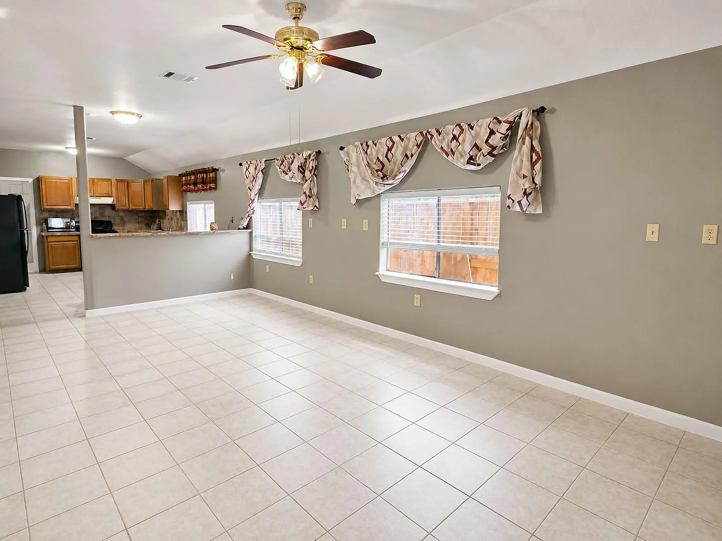 1 bed, 1.0 bath, 800 sqft, $1,300 — Photo 2