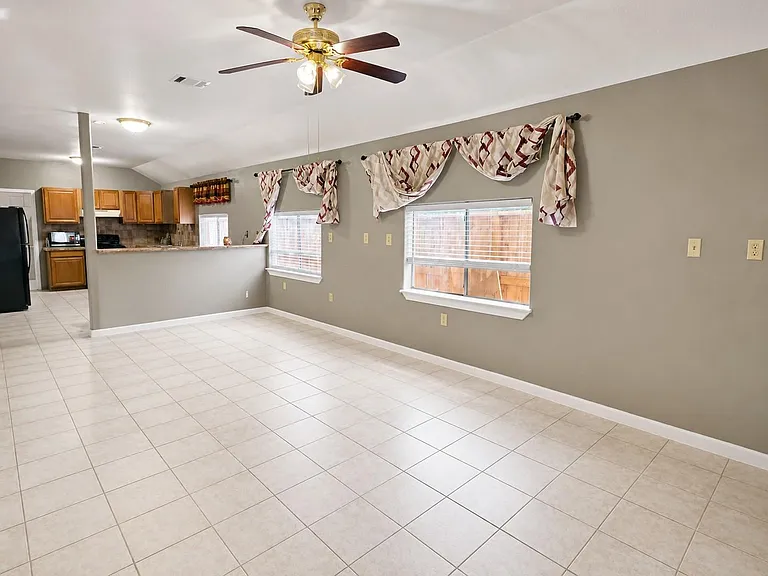 5527 Lauder Rd — Photo 2
