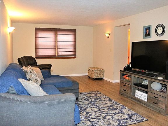3rd image of 2917 E Perkins Ave