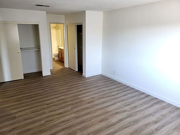 5th image of 4261-69 Howard Ave