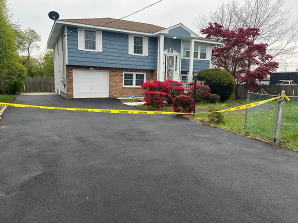 (undisclosed Address), Bay Shore, NY 11706