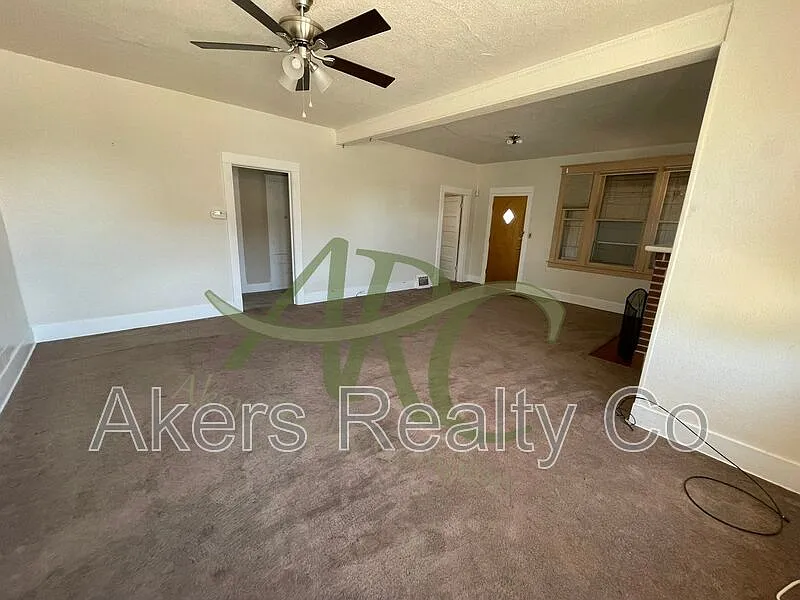 3 bed, 1.0 bath, 954 sqft, $1,295 — Photo 4