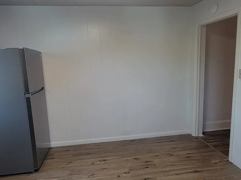 400 W Market St #3 — Photo 5