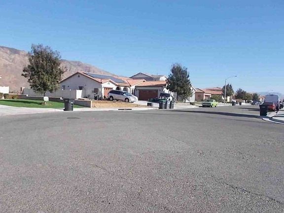 Exterior Neighborhood (street photo)