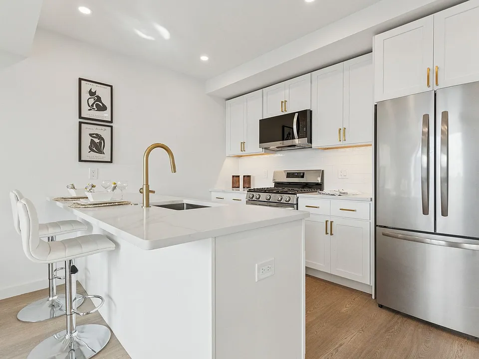 400 York Rd #203