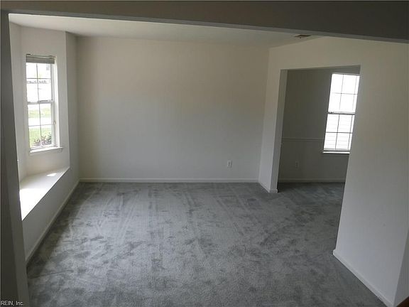 2nd image of 1024 Sunset Dr