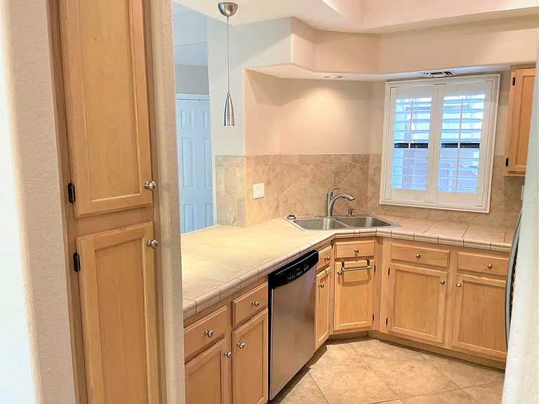 6655 N Canyon Crest Dr #21104 — Photo 24