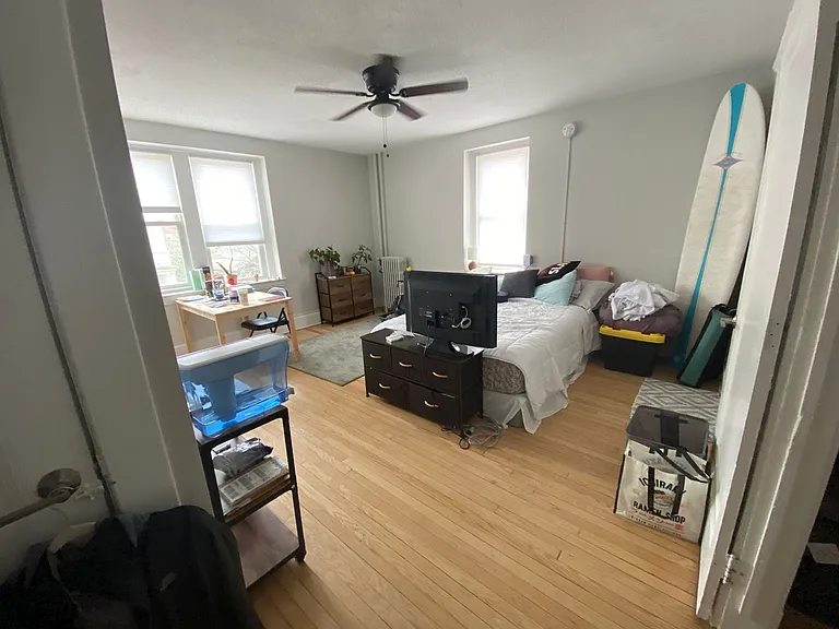 100 Howe Street — Photo 151