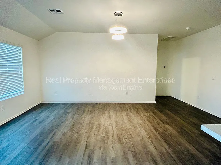 11624 NW 96th St — Photo 5