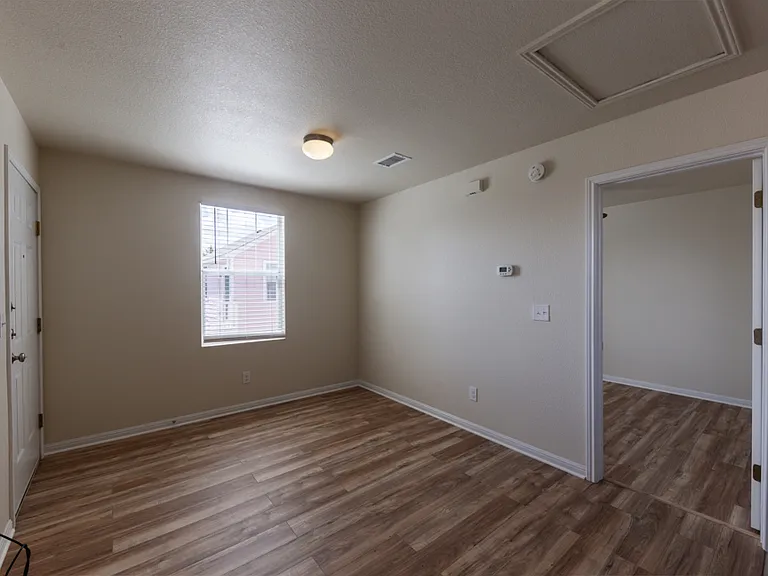 336 Perry St — Photo 1