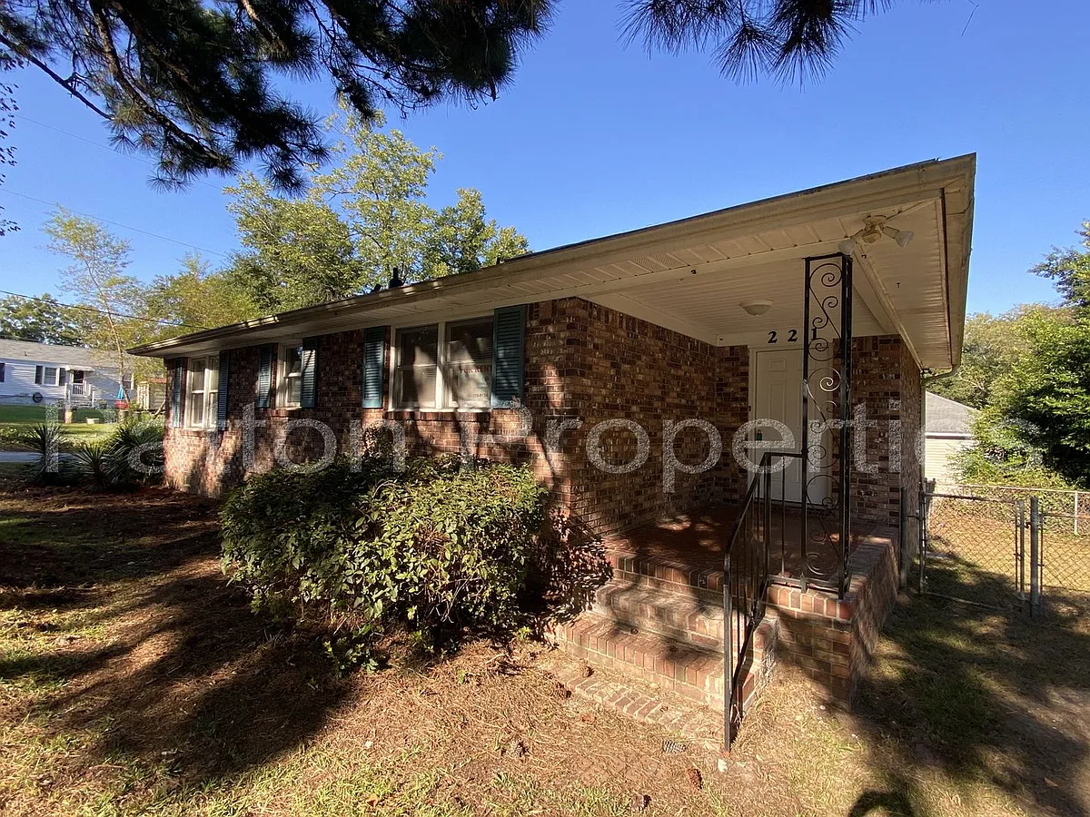 Building Photo - 221 S Lucas St