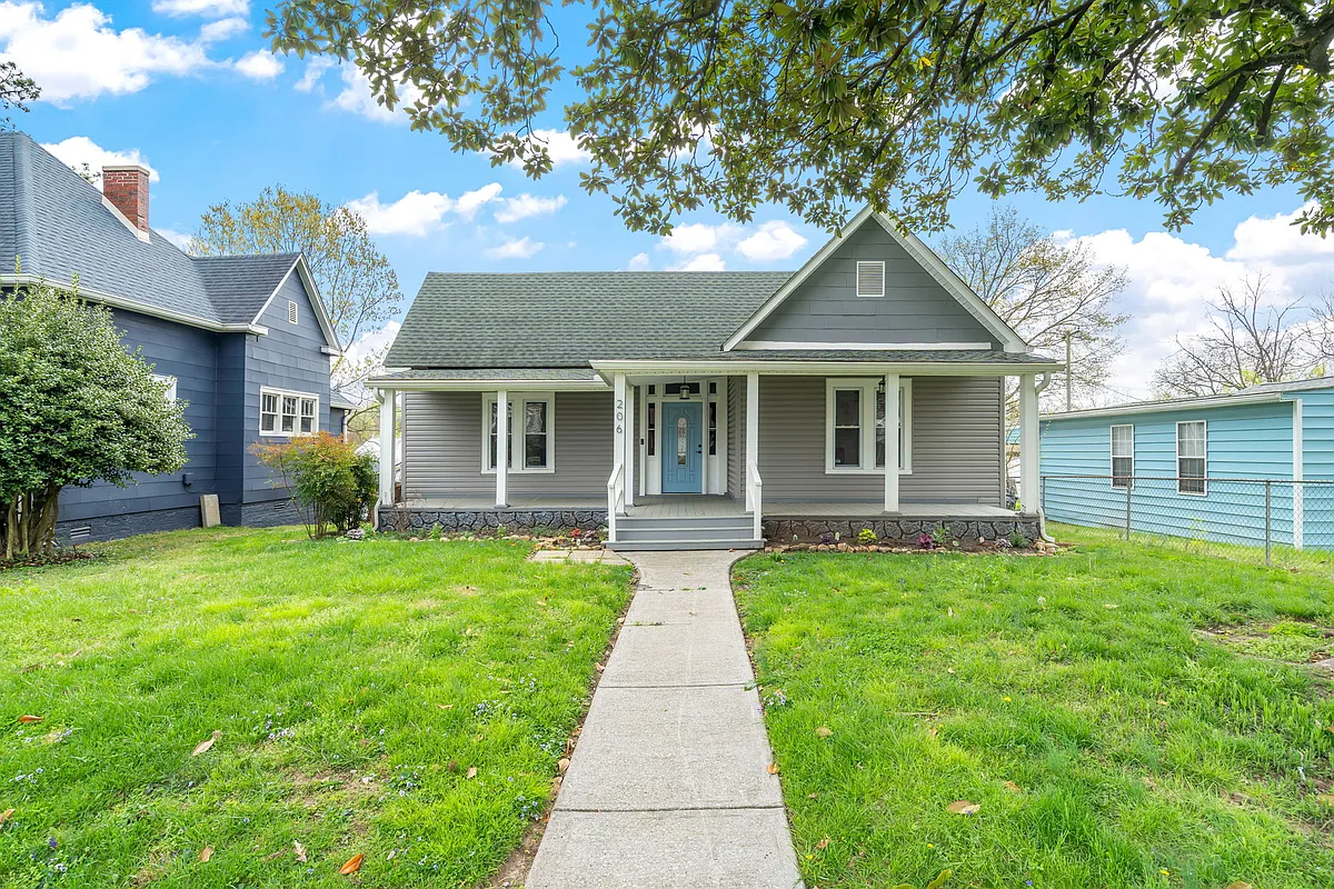 Building Photo - 206 E Springdale Ave