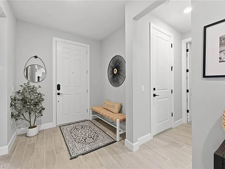 2738 Aviamar Cir — Photo 3