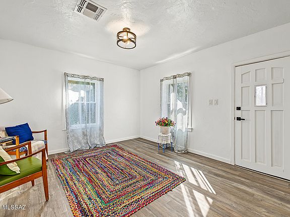 3rd image of 428 W Rosales St