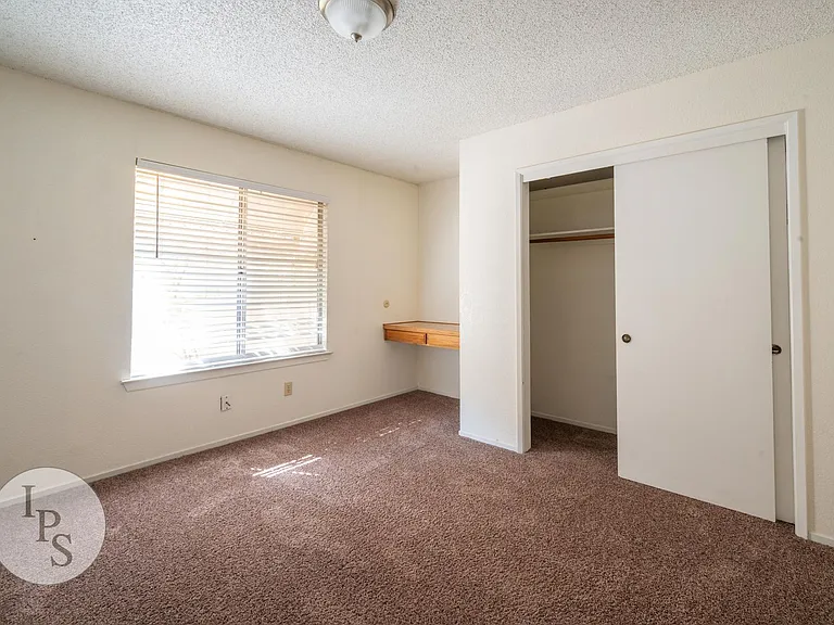 2131 E Cromwell Ave — Photo 12