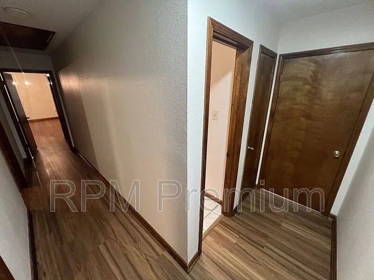 13936 Cayuga Dr — Photo 23