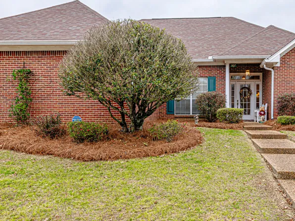 107 Middle Field Dr, Canton, MS 39046