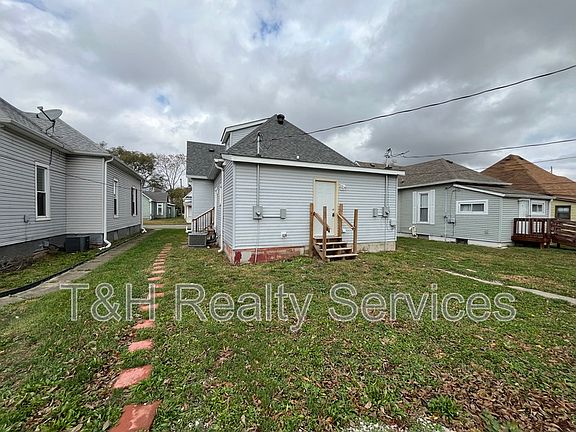 2nd image of 117 Howard St