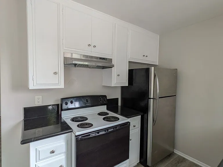 372 Freeman Ave — Photo 7