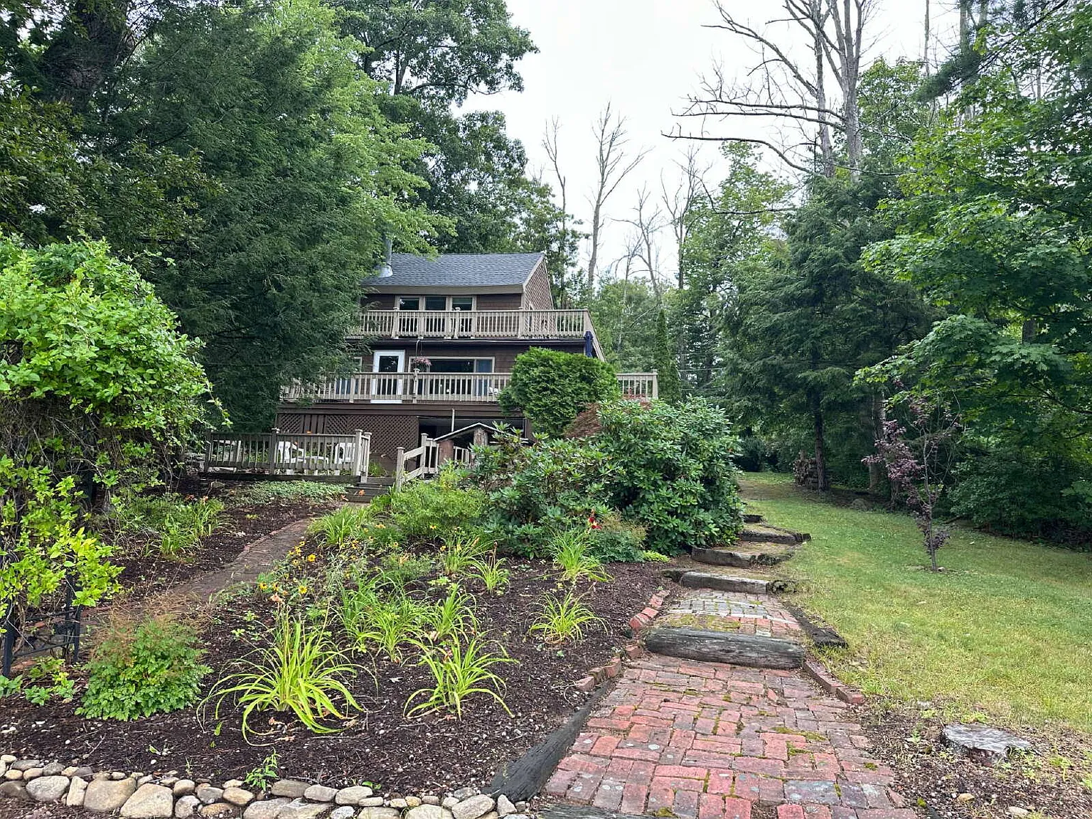 2 bed, 2.0 bath, 2200 sqft, $4,300 — Photo 3