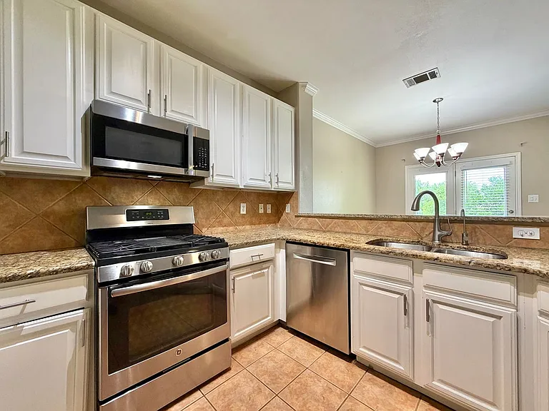 3300 Forest Creek Dr — Photo 13