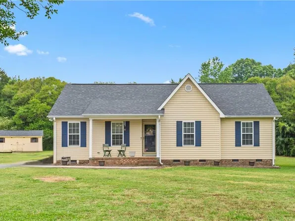 2563 Foxfire Ln, Burlington, NC 27217