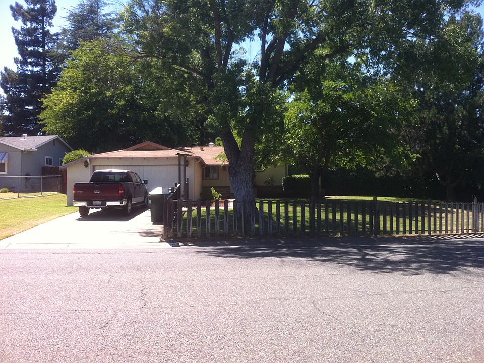 2nd image of 7026 Lincoln Oaks Dr