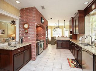 11 Golden Pl, Spring, TX 77381