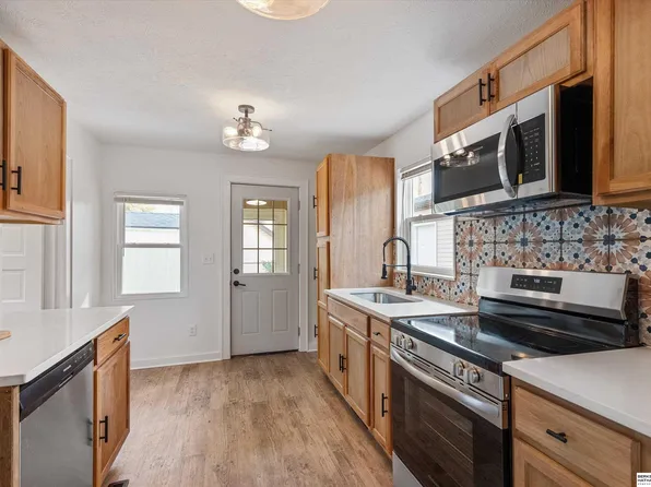 8015 Maywood St, Ralston, NE 68127