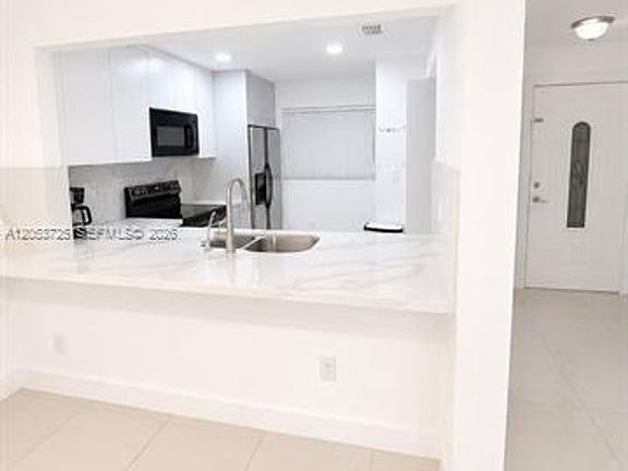 5th image of 10871 NW 7th St #Townhouse 14-24