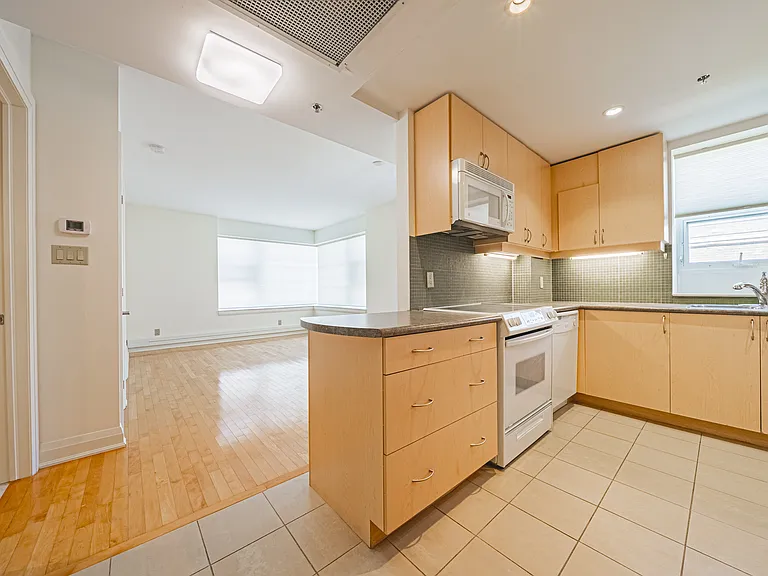 1425 Bayview Ave — Photo 19