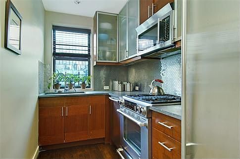 3rd image of 330-336 E 70th St