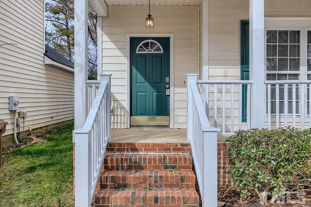 3 bed, 2.5 bath, 1574 sqft, $2,000 — Photo 2