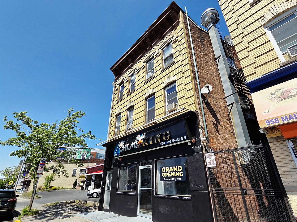 1st image of 962 Main Ave #1