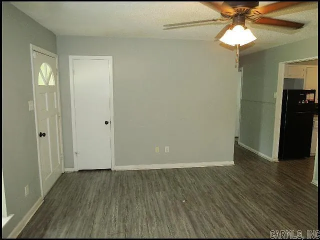 1020 Towering Oaks Dr — Photo 3