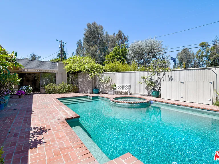 738 Hanley Ave — Photo 4