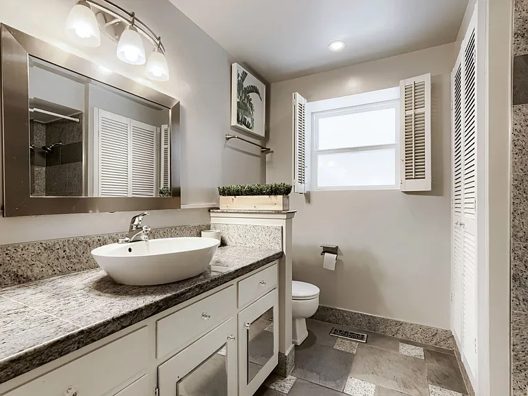 24714 SE Mirrormont Way — Photo 28