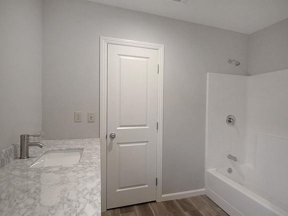 5th image of 3138 E Illinois Ave