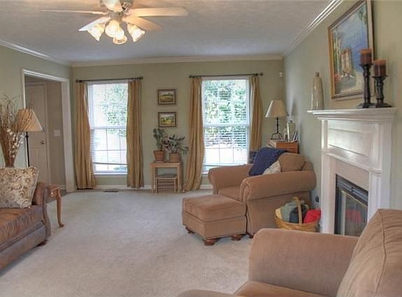 2nd image of 909 Thomastown Dr
