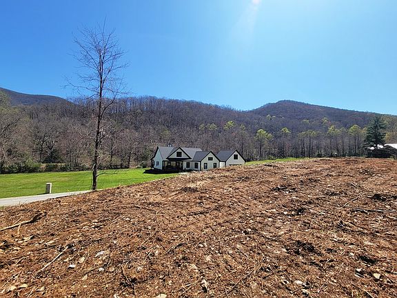 4th image of 300 Shining Rock Dr