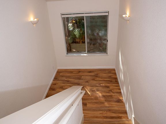 2nd image of 418 Galleria Dr