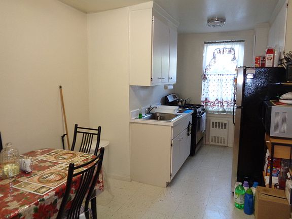 Eat in kitchen