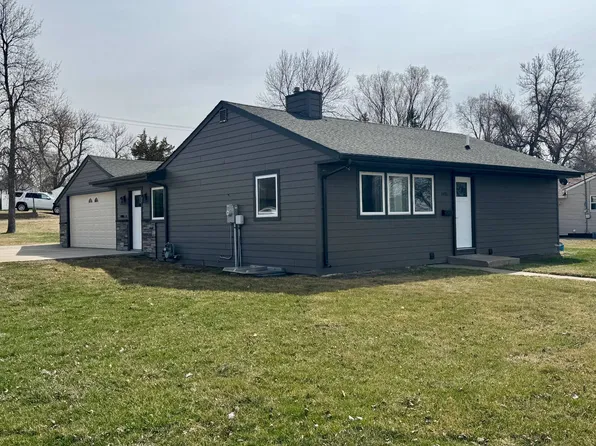 1401 S Main St, Redfield, SD 57469