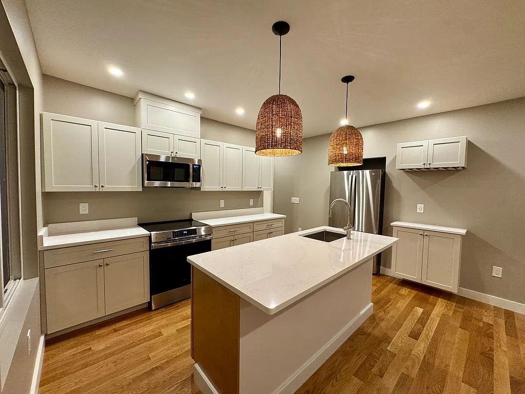 3 bed, 1150 sqft, $2,600 — Photo 1